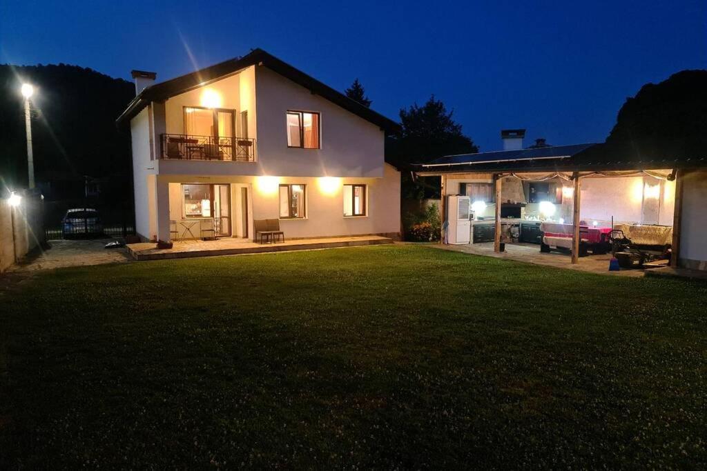 Двете Къщи В Планината Villa Beli Osŭm Dış mekan fotoğraf