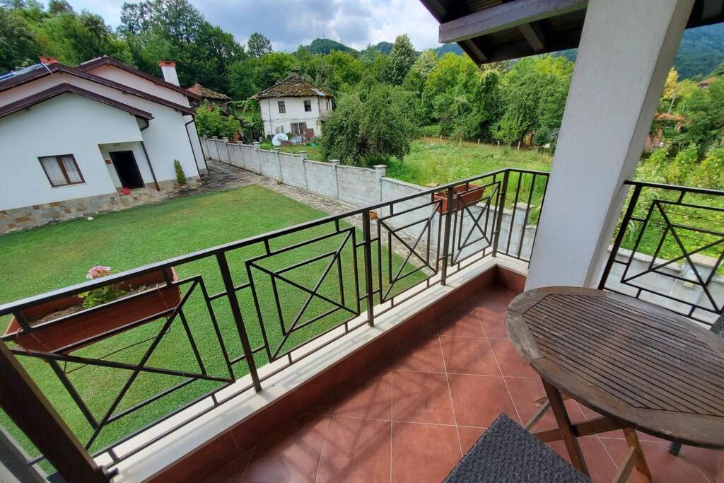 Двете Къщи В Планината Villa Beli Osŭm Dış mekan fotoğraf