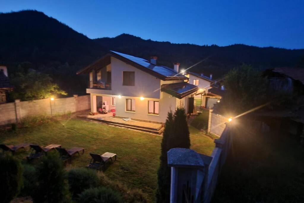 Двете Къщи В Планината Villa Beli Osŭm Dış mekan fotoğraf