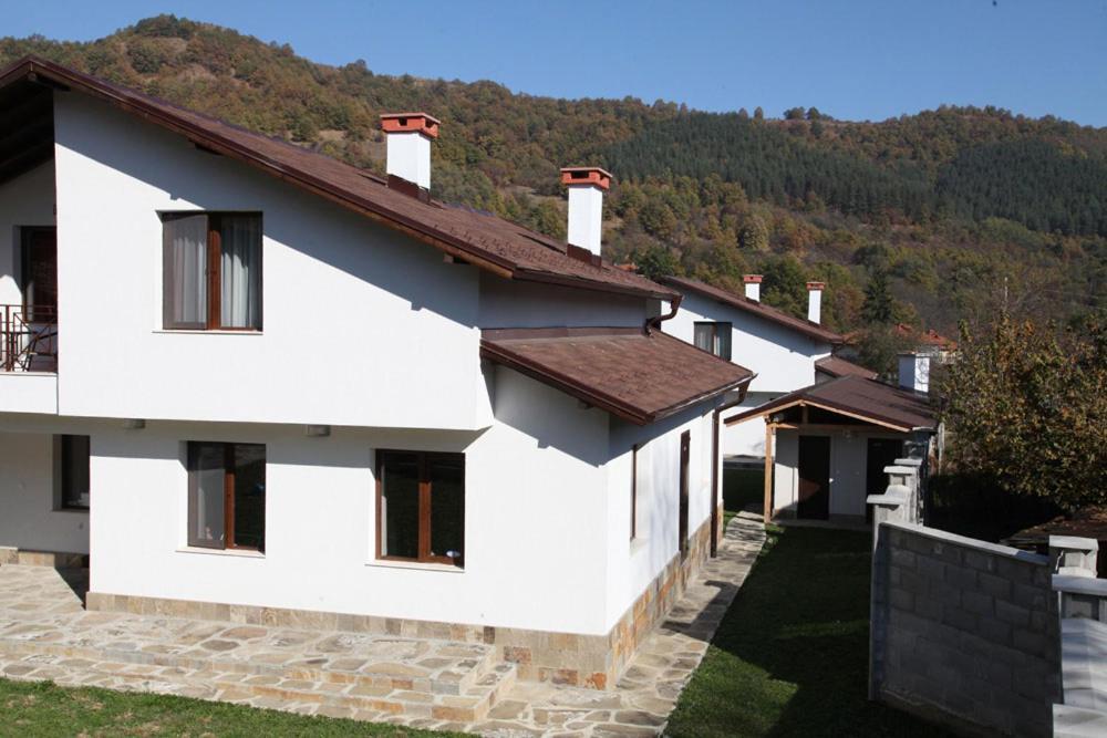 Двете Къщи В Планината Villa Beli Osŭm Dış mekan fotoğraf