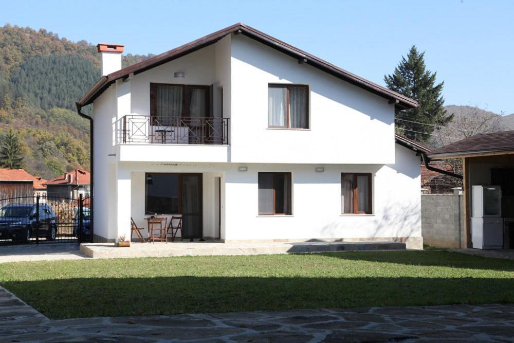 Двете Къщи В Планината Villa Beli Osŭm Dış mekan fotoğraf